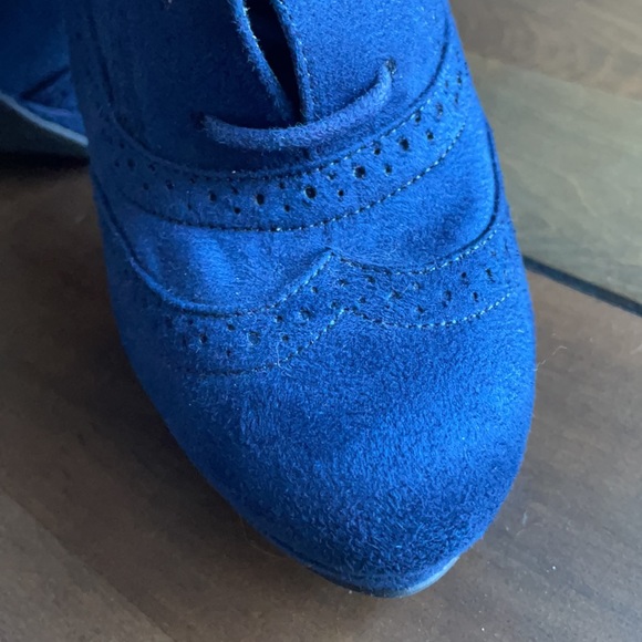 Fioni Navy Suede Oxford Booties - Picture 5 of 8